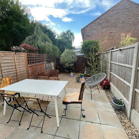 Beautiful Town House With Private Garden And Patio Vila Canford Magna Exterior foto