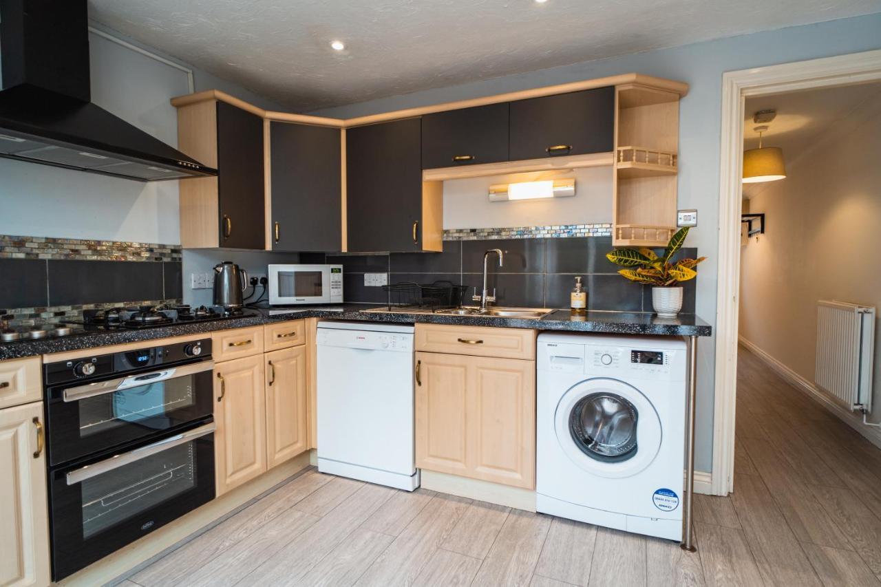 Beautiful Town House With Private Garden And Patio Vila Canford Magna Exterior foto