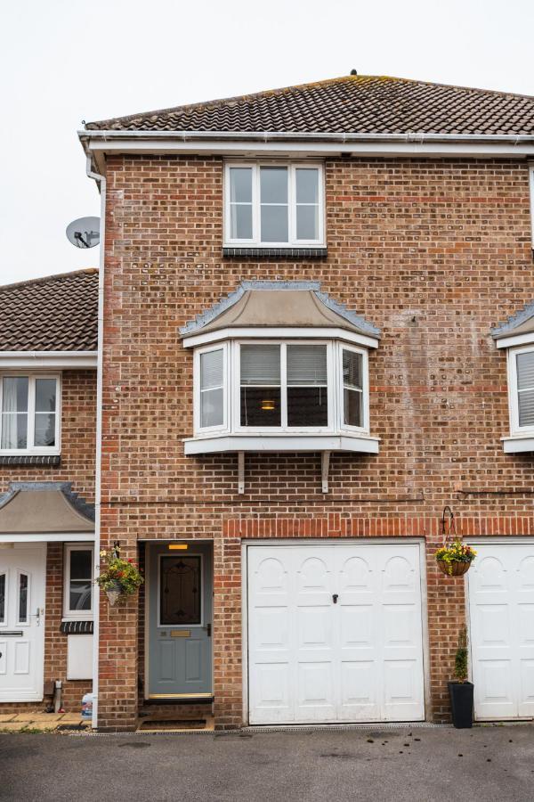 Beautiful Town House With Private Garden And Patio Vila Canford Magna Exterior foto