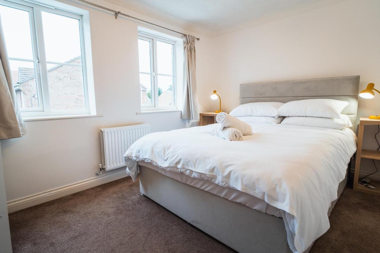 Beautiful Town House With Private Garden And Patio Vila Canford Magna Exterior foto