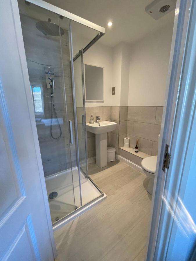 Beautiful Town House With Private Garden And Patio Vila Canford Magna Exterior foto