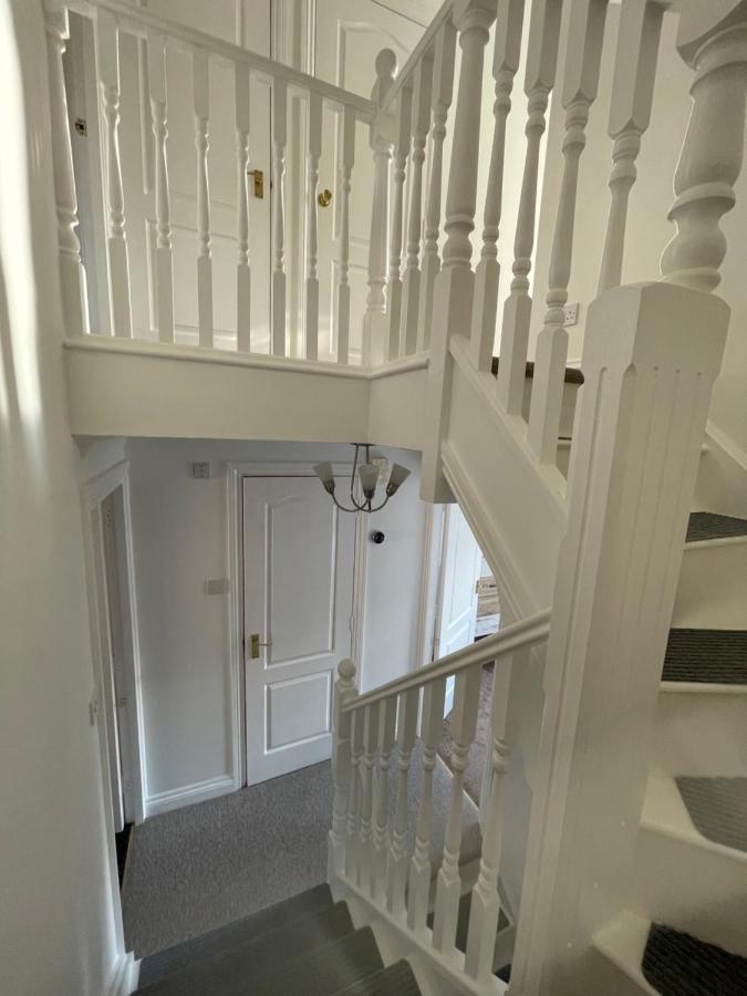 Beautiful Town House With Private Garden And Patio Vila Canford Magna Exterior foto